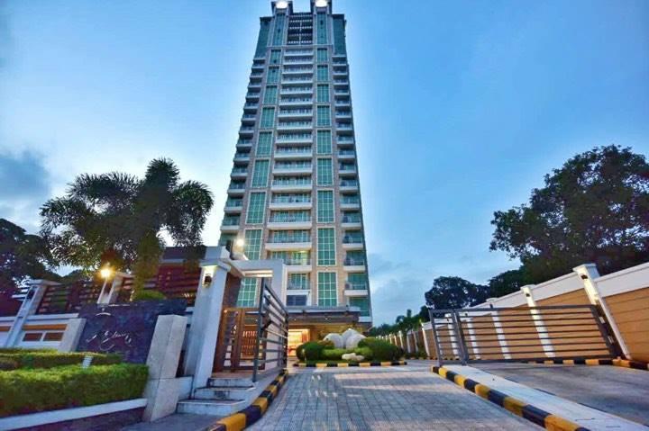 Padgett Place Prime Suites Cebu Exterior photo