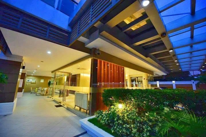 Padgett Place Prime Suites Cebu Exterior photo