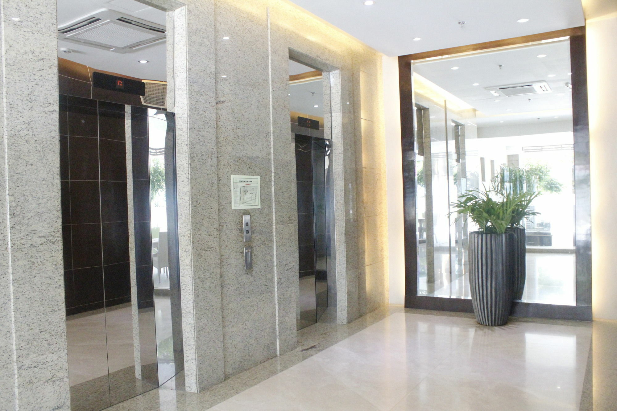 Padgett Place Prime Suites Cebu Exterior photo